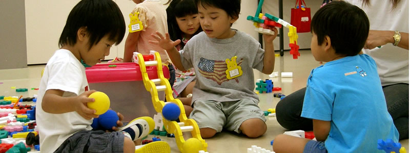 2歳児クラス、ブロック遊び